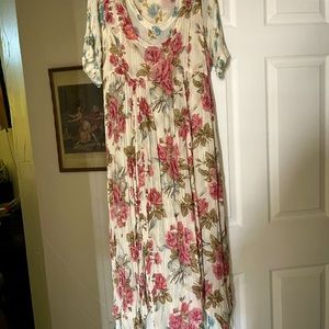 Light weight maxi garden party dress. Apron look, one price.